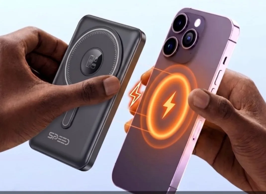 SPEED MagLink magnetic power bank attaching to a phone while charging